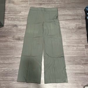 Super cute wide leg pants